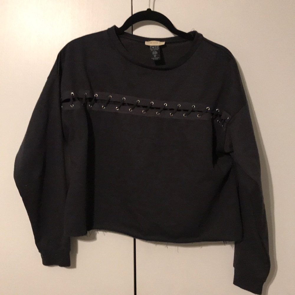 Copped sweatshirt
